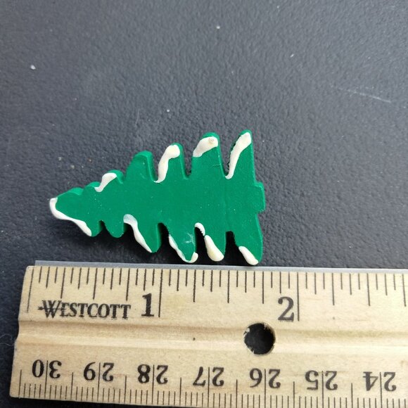 Christmas Tree Pin Brooch Holiday Jewelry handcrafted Wood - Picture 2 of 3